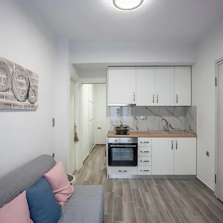 Flamingo Deluxe Studio Apartment Pefkochori